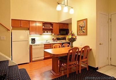 Gatehouse Suites Іст-Лансінґ Номер фото