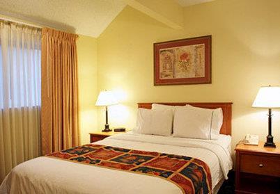 Gatehouse Suites Іст-Лансінґ Номер фото