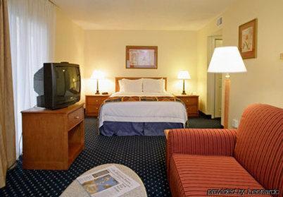 Gatehouse Suites Іст-Лансінґ Номер фото